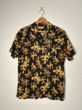 Short-Sleeve Black & Gold Abstract Print Organic Cotton Button-Down Shirt